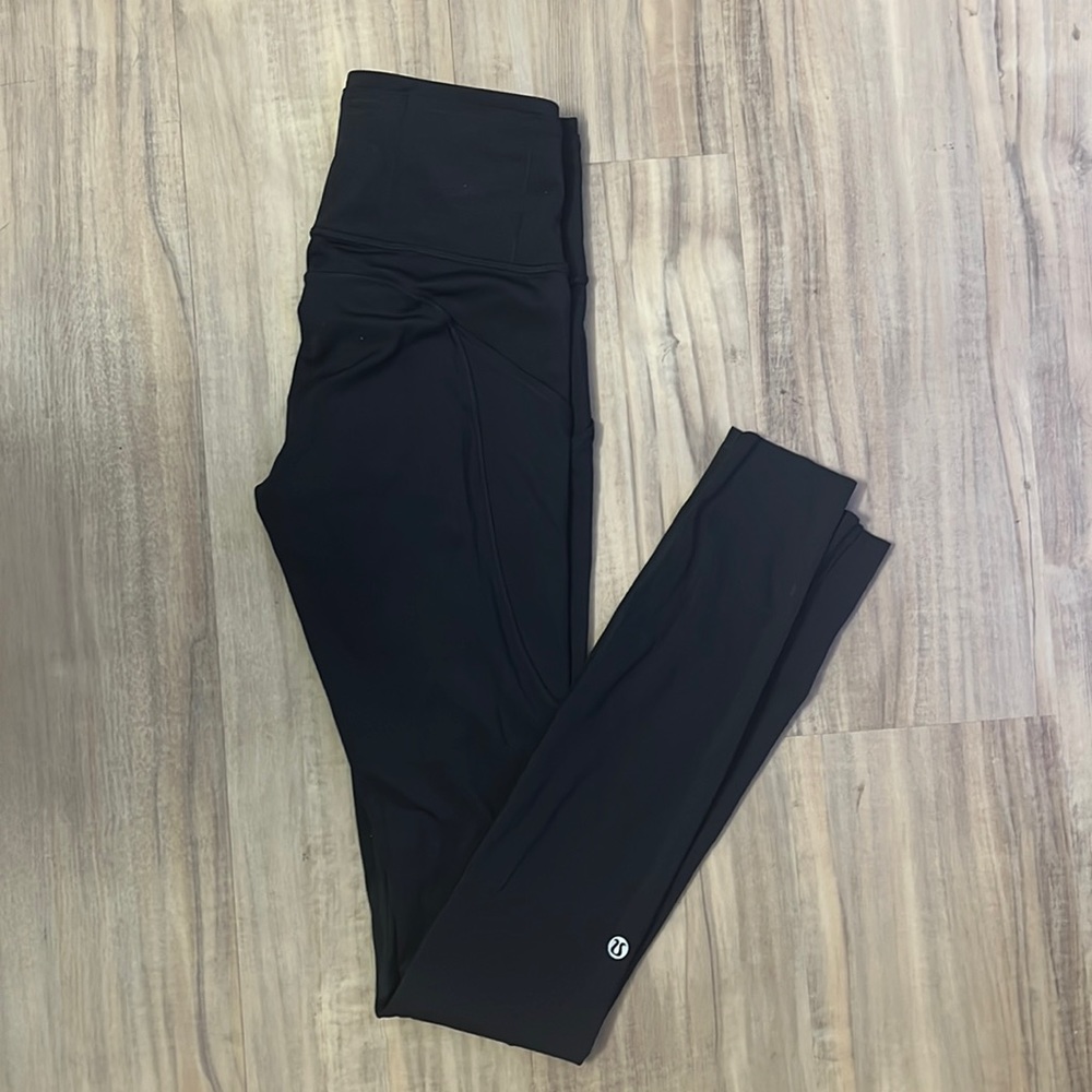 Black lululemon leggings fast and free, pockets